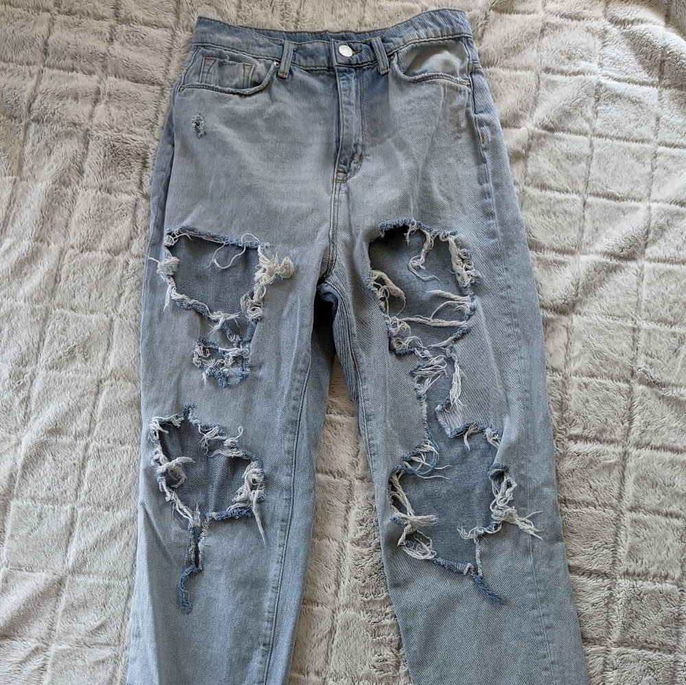 UO BDG Mom High Rise Distressed Jeans 28